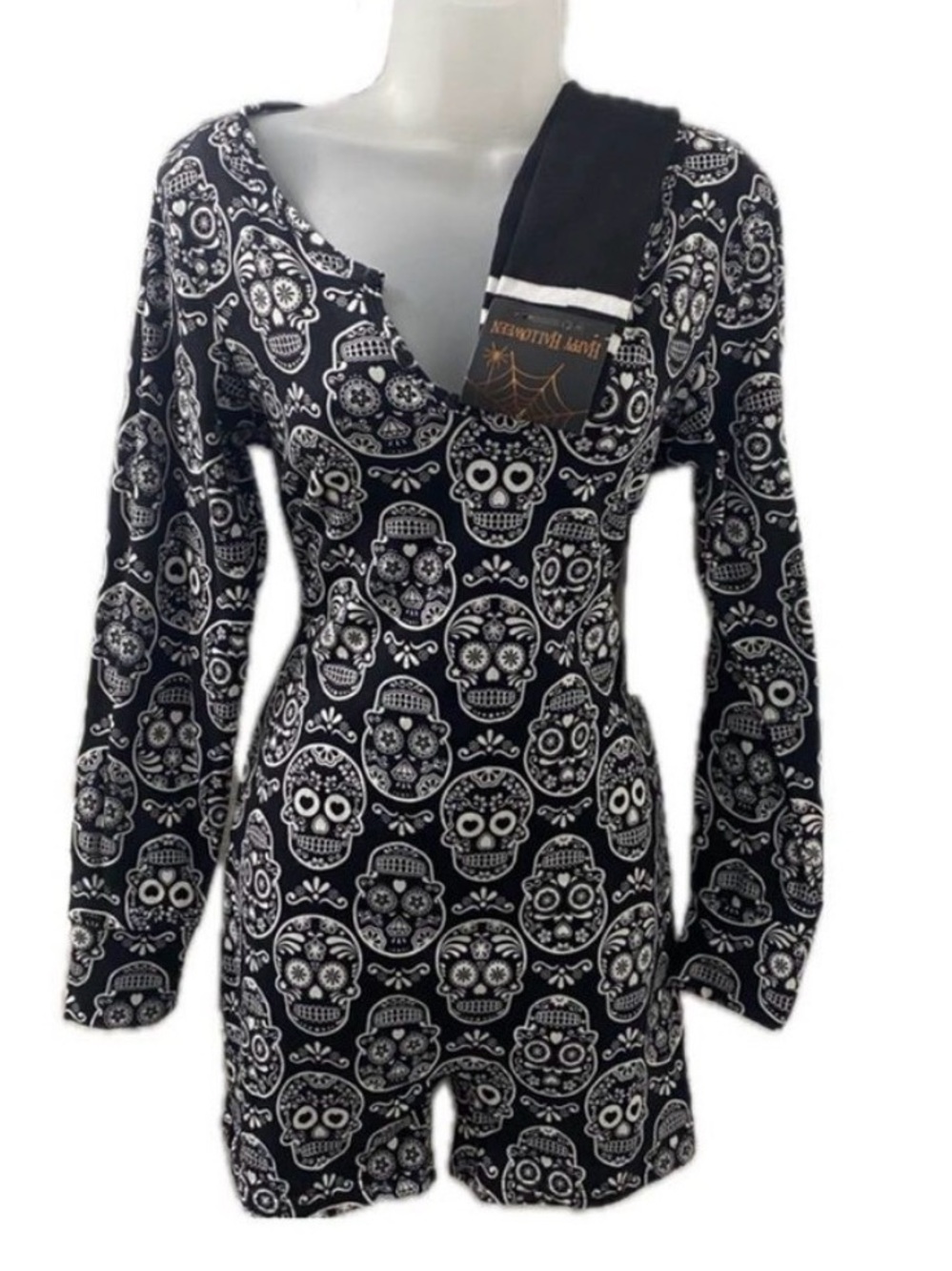 Shosho Women's Black Skull Print Sleepwear with matching knee socks- Large